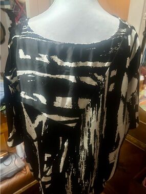 Black & White Abstract Print Blouse